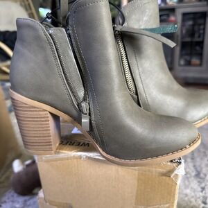 Women's Olive Green Ankle Boots Chunky Block Heel Side Zip Size 5.5 New